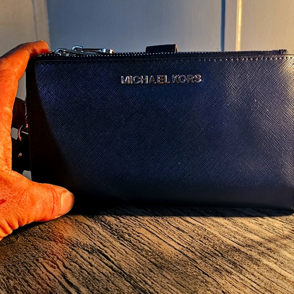 Michael Kors Outlet Jet Set Travel Large Saffiano Leather Quarter-Zip - Picture 2 of 4